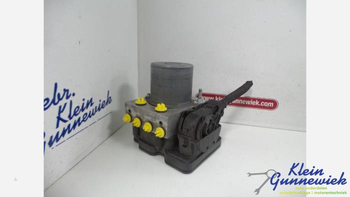 Begagnade ABS-pump Mercedes Vito Pris € 118,00 Marginaltabell erbjuds av Klein Gunnewiek Autodemontage & Motorentechniek