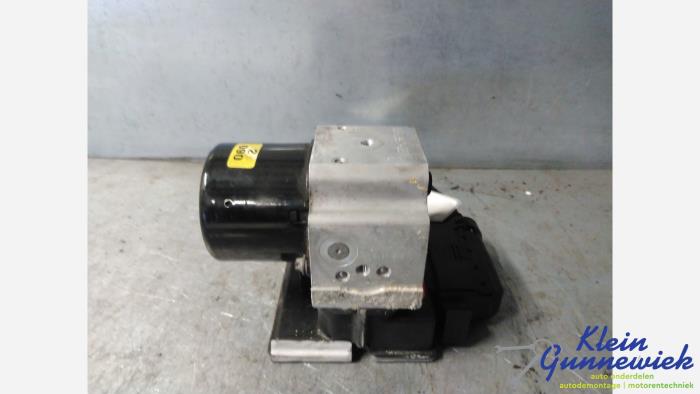 Begagnade ABS-pump Opel Signum Pris € 15,00 Marginaltabell erbjuds av Klein Gunnewiek Autodemontage & Motorentechniek
