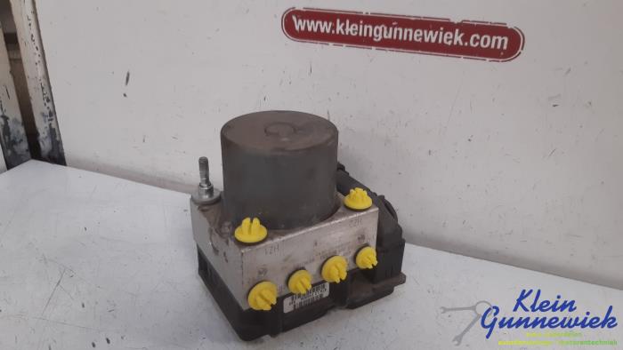 Begagnade ABS-pump Opel Meriva Pris € 59,00 Marginaltabell erbjuds av Klein Gunnewiek Autodemontage & Motorentechniek