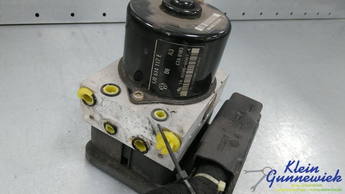 Usagé Pompe ABS Volkswagen Golf Prix € 26,00 Règlement à la marge proposé par Klein Gunnewiek Autodemontage & Motorentechniek