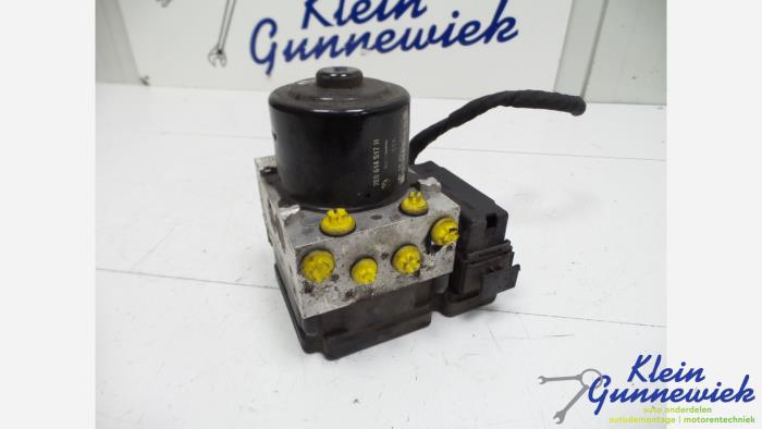 Used ABS pump Volkswagen Bestel Price € 69,00 Margin scheme offered by Klein Gunnewiek Autodemontage & Motorentechniek