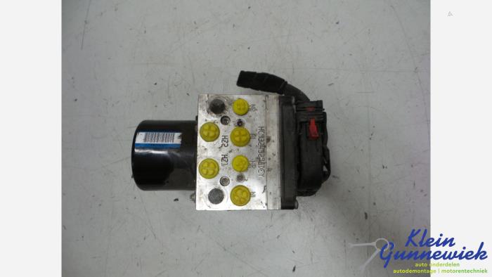 Used ABS pump Volkswagen Passat Price € 17,00 Margin scheme offered by Klein Gunnewiek Autodemontage & Motorentechniek