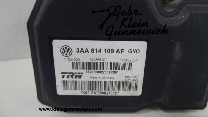 ABS Pumpe van een Volkswagen Passat 2012