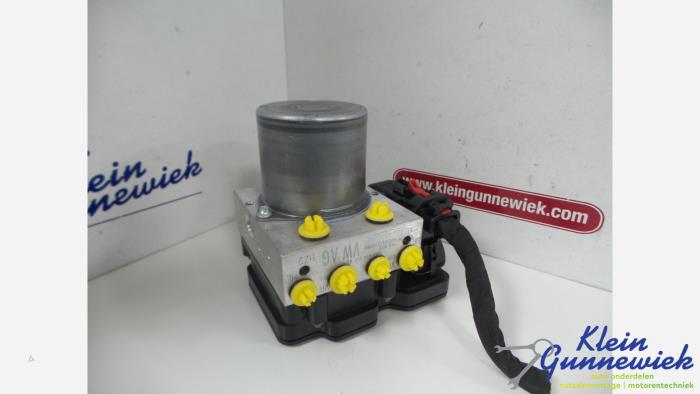 Used ABS pump Skoda Kamiq Price € 70,00 Margin scheme offered by Klein Gunnewiek Autodemontage & Motorentechniek