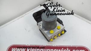 Używane Pompa ABS Renault Twingo Cena € 75,00 Procedura marży oferowane przez Gebr.Klein Gunnewiek Ho.BV