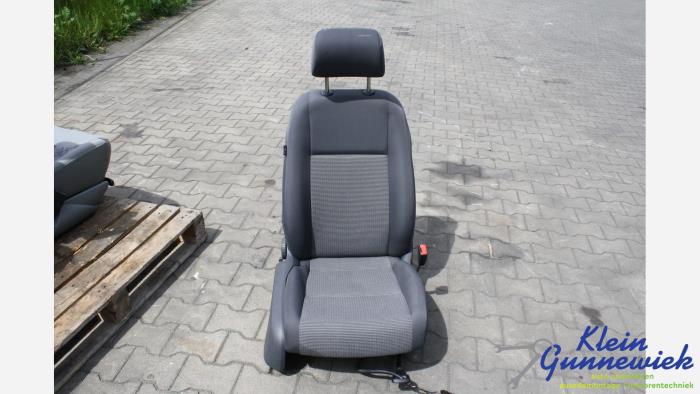 Używane Fotel prawy Volkswagen Jetta Cena € 62,00 Procedura marży oferowane przez Klein Gunnewiek Autodemontage & Motorentechniek