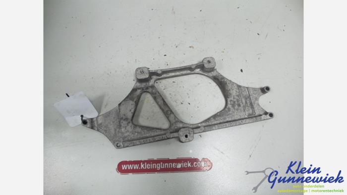 EGR valve cooler bracket