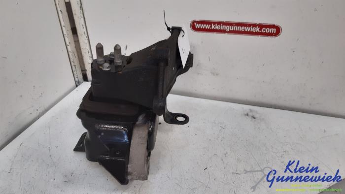 Used Engine mount Kia Optima Price € 31,00 Margin scheme offered by Klein Gunnewiek Autodemontage & Motorentechniek
