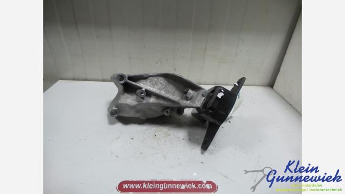 Used Engine mount Volkswagen Amarok Price € 20,00 Margin scheme offered by Klein Gunnewiek Autodemontage & Motorentechniek