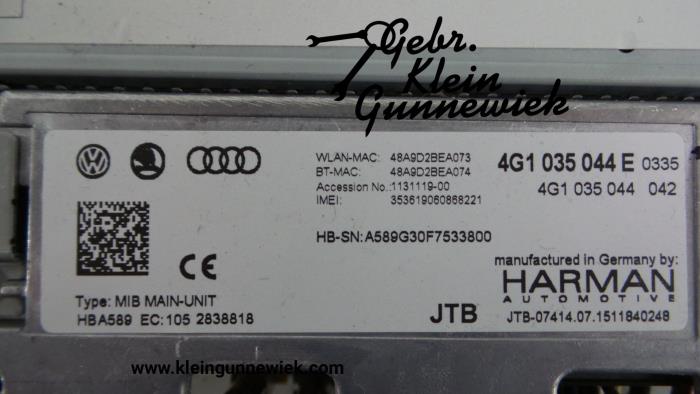 Unidad de control multimedia de un Audi A6 2015