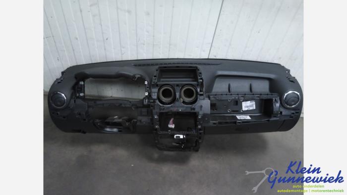 Usados Salpicadero Dacia Duster Precio € 135,00 Norma de margen ofrecido por Klein Gunnewiek Autodemontage & Motorentechniek