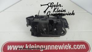 Usagé Serrure avant droite Volkswagen Touran Prix € 45,00 Règlement à la marge proposé par Gebr.Klein Gunnewiek Ho.BV