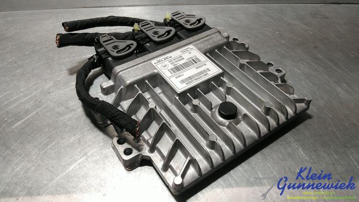 Used Injection computer Renault Twingo Price € 59,00 Margin scheme offered by Klein Gunnewiek Autodemontage & Motorentechniek