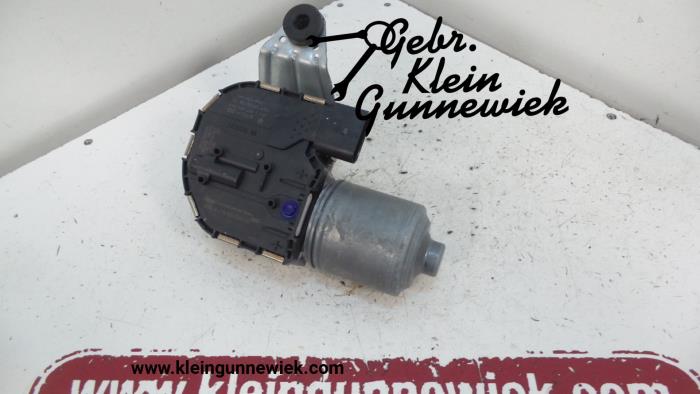 Front wiper motor from a Audi A3 2016