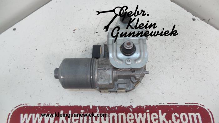 Front wiper motor from a Audi A3 2016