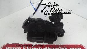 Usagé Serrure portière mécanique 4portes avant gauche Volkswagen Polo Prix € 45,00 Règlement à la marge proposé par Gebr.Klein Gunnewiek Ho.BV