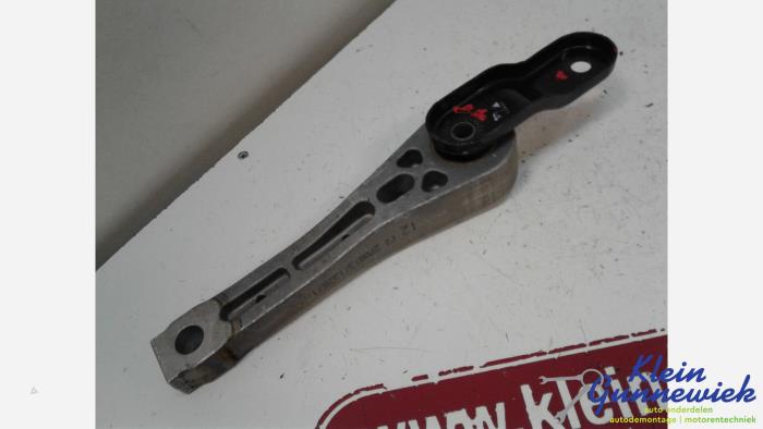 Used Engine mount Volkswagen Scirocco Price € 15,00 Margin scheme offered by Klein Gunnewiek Autodemontage & Motorentechniek