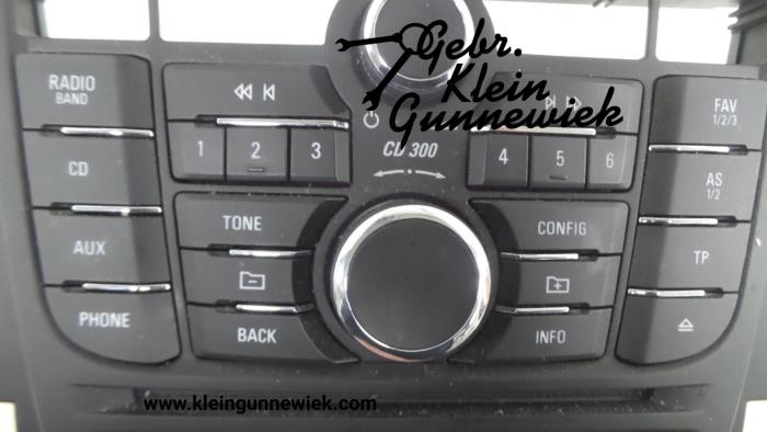 Radio control panel from a Opel Meriva 2012
