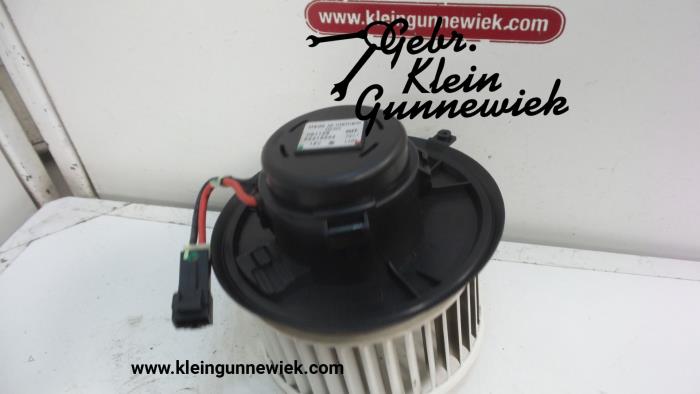 Heating and ventilation fan motor from a Renault Laguna 2005