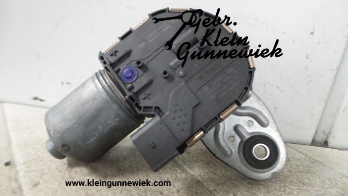 Front wiper motor from a Audi Q3 2012