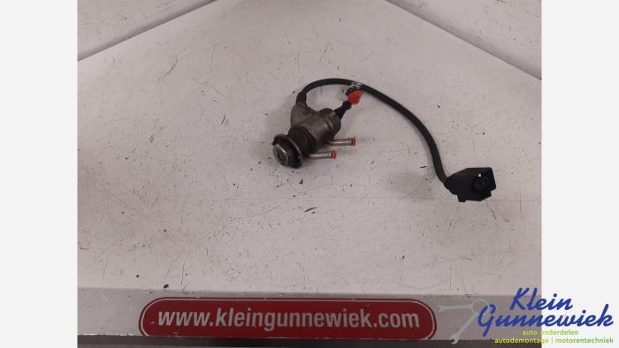 Używane Wtryskiwacz AdBlue Volkswagen Transporter Cena € 45,00 Procedura marży oferowane przez Klein Gunnewiek Autodemontage & Motorentechniek