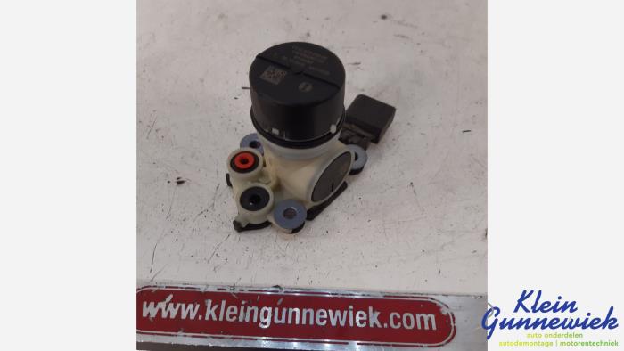 Usagé Pompe Adblue Volkswagen Touran Prix € 113,00 Règlement à la marge proposé par Klein Gunnewiek Autodemontage & Motorentechniek