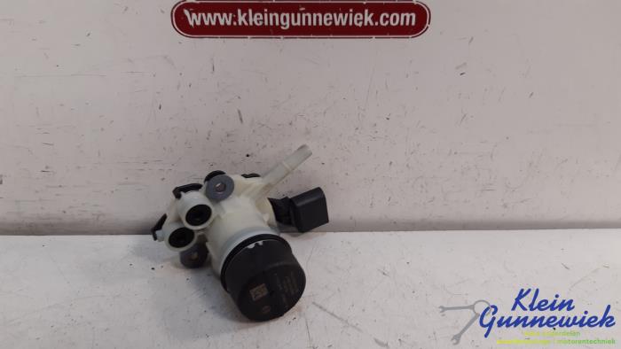 Używane Pompa AdBlue Volkswagen E-Golf Cena € 139,00 Procedura marży oferowane przez Klein Gunnewiek Autodemontage & Motorentechniek
