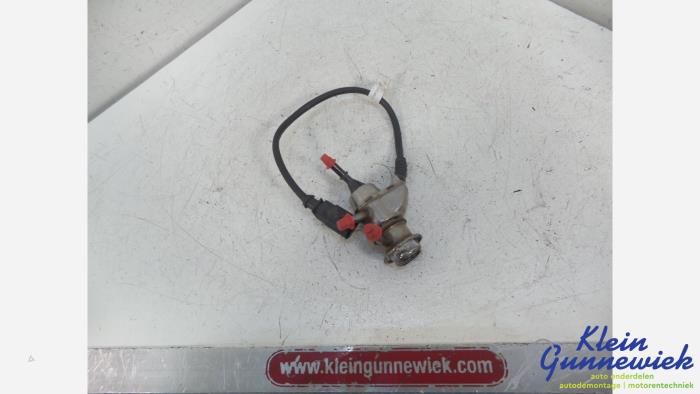 Usados Inyector Adblue Volkswagen Touareg Precio € 135,00 Norma de margen ofrecido por Klein Gunnewiek Autodemontage & Motorentechniek