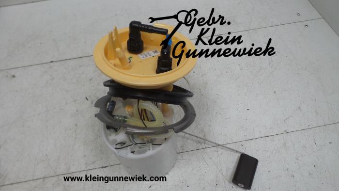 Electric fuel pump from a Volkswagen Golf 2019
