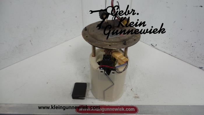 Electric fuel pump from a Kia Carens 2005