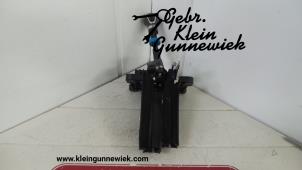 Used Gear stick Opel Meriva Price € 60,00 Margin scheme offered by Gebr.Klein Gunnewiek Ho.BV
