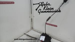 Gebrauchte Türschlossmechanik 2-türig rechts Renault Master Preis € 40,00 Margenregelung angeboten von Gebr.Klein Gunnewiek Ho.BV