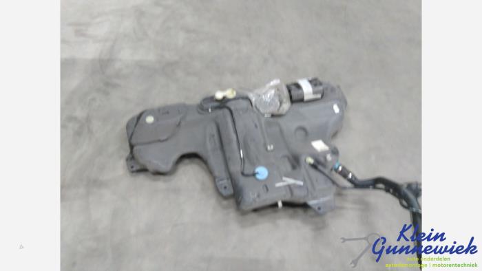 Używane Zbiornik Renault Laguna Cena € 50,00 Procedura marży oferowane przez Klein Gunnewiek Autodemontage & Motorentechniek