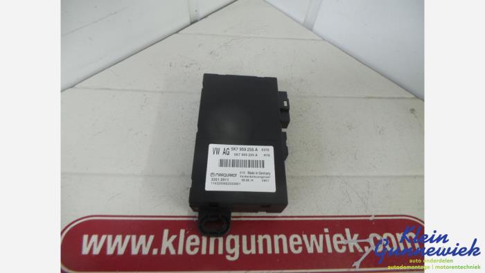 Usagé Ordinateur divers BMW 5-Série Prix € 48,00 Règlement à la marge proposé par Klein Gunnewiek Autodemontage & Motorentechniek