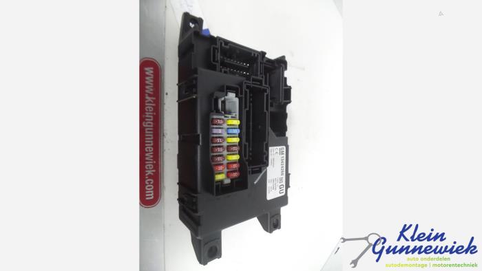 Begagnade Säkringsbox Opel Corsa Pris € 76,00 Marginaltabell erbjuds av Klein Gunnewiek Autodemontage & Motorentechniek
