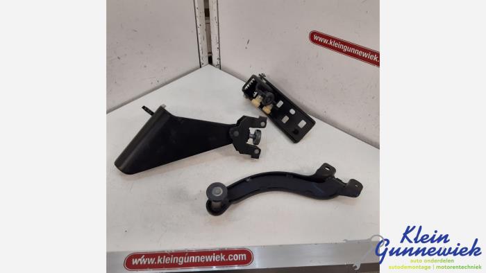 Usagé Divers Renault Trafic Prix € 27,00 Règlement à la marge proposé par Klein Gunnewiek Autodemontage & Motorentechniek