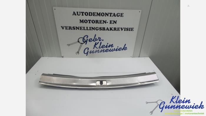 Trunk sill cover protection