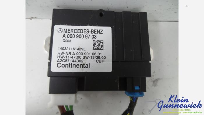 Używane Rózne Mercedes Vito Cena € 64,00 Procedura marży oferowane przez Klein Gunnewiek Autodemontage & Motorentechniek