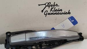 Usagé Poignée portière 4portes arrière gauche Opel Mokka Prix € 30,00 Règlement à la marge proposé par Gebr.Klein Gunnewiek Ho.BV