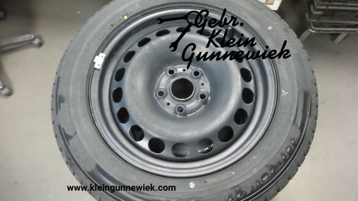Juego de llantas y neumáticos de un Volkswagen Sharan 2013