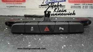 Gebrauchte Panikbeleuchtung Schalter Opel Insignia Preis € 45,00 Margenregelung angeboten von Gebr.Klein Gunnewiek Ho.BV