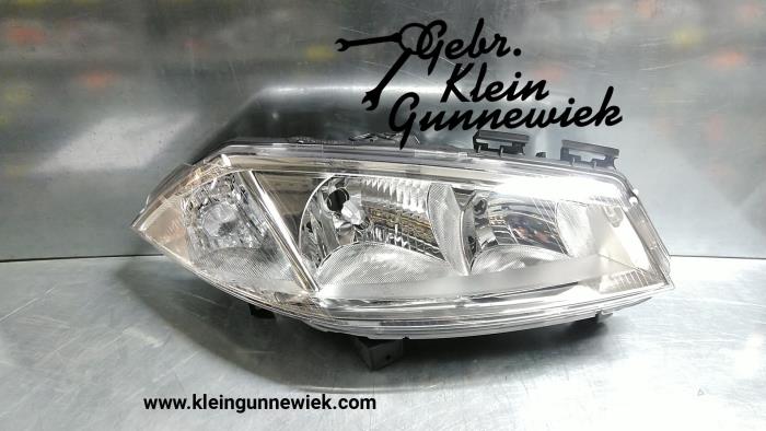 Headlight, right from a Renault Megane 2004