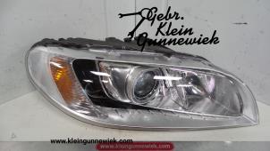 Używane Reflektor prawy Volvo V70 Cena € 350,00 Procedura marży oferowane przez Gebr.Klein Gunnewiek Ho.BV