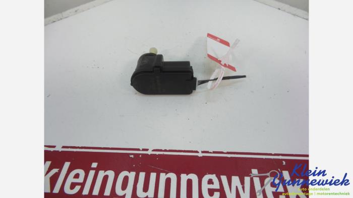 Używane Silnik reflektora Ford Focus Cena € 20,00 Procedura marży oferowane przez Klein Gunnewiek Autodemontage & Motorentechniek