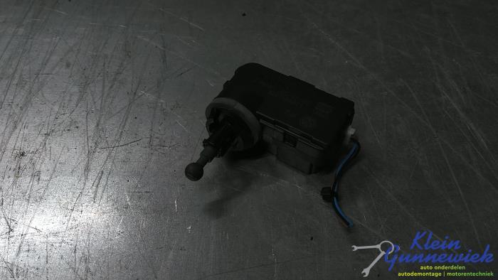 Używane Silnik reflektora Audi A4 Cena € 20,00 Procedura marży oferowane przez Klein Gunnewiek Autodemontage & Motorentechniek