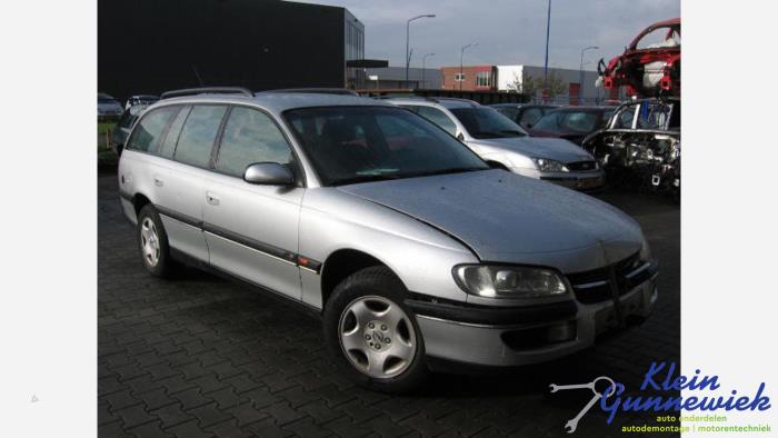 Używane Reflektor prawy Opel Omega Cena € 38,00 Procedura marży oferowane przez Klein Gunnewiek Autodemontage & Motorentechniek