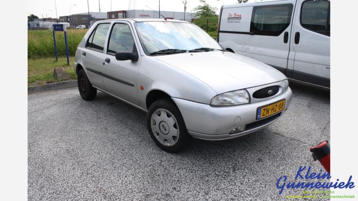 Używane Reflektor prawy Ford Fiesta Cena € 25,00 Procedura marży oferowane przez Klein Gunnewiek Autodemontage & Motorentechniek
