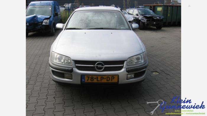 Używane Reflektor prawy Opel Omega Cena € 48,00 Procedura marży oferowane przez Klein Gunnewiek Autodemontage & Motorentechniek