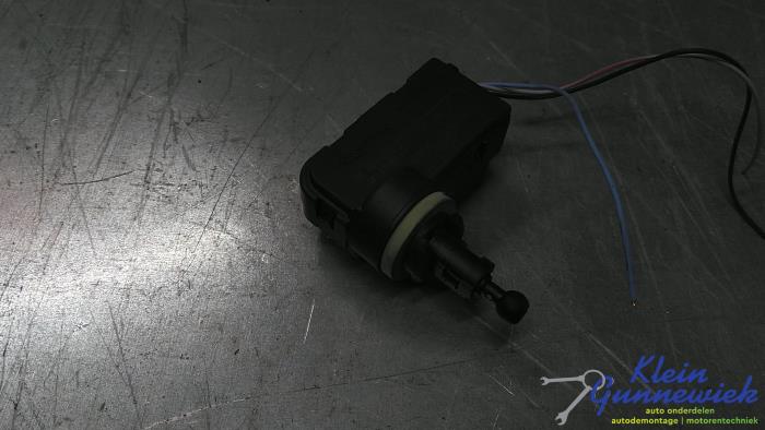 Używane Silnik reflektora Ford KA Cena € 22,00 Procedura marży oferowane przez Klein Gunnewiek Autodemontage & Motorentechniek