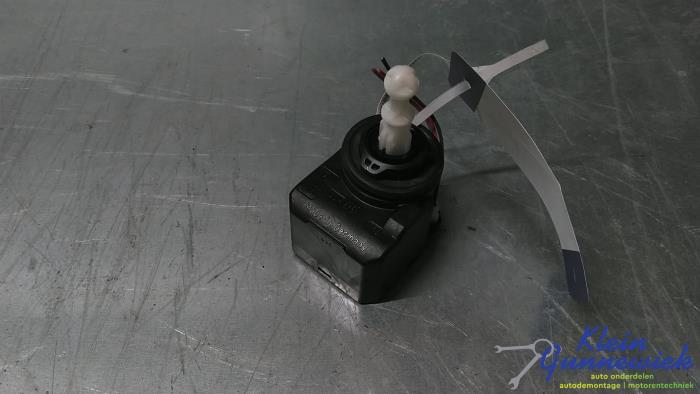 Gebruikte Silnik reflektora Volkswagen Polo Prijs € 16,00 Margeregeling aangeboden door Klein Gunnewiek Autodemontage & Motorentechniek